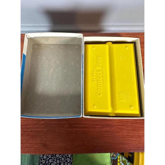 Vintage Travel Connect Four Game Pocket Size - Picture 5 of 9